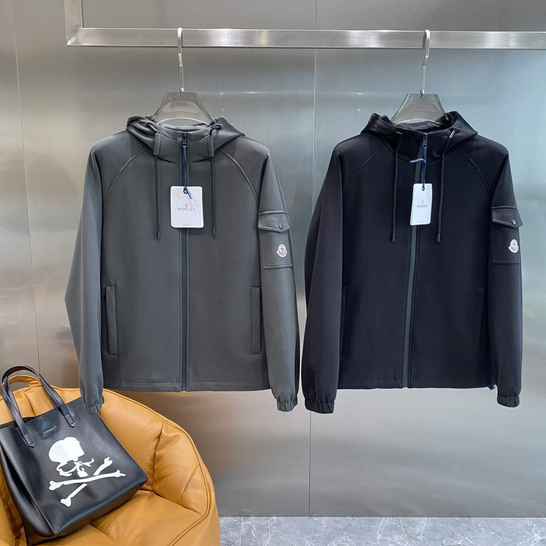NO:505117,'Mengjia' 2025ss early autumn new style released. A hooded jacket jacket, the autumn hot style is comfortable and comfortable to wear. It is lazy and casual, combined with a clean and simple color scheme, it is particularly pleasing to look at. Size M-3XL The next day, Moncler, jackets & coats, jackets & coats, hats, alexander wang19860909《蒙家》 2025ss早秋新款发布 蒙口连帽夹克外套,秋季爆款穿上就是舒适自在又显瘦的存在,慵懒而随性,结合干净简单的色系就特别耐看, 尺码M-3XL 隔天,,Moncler,jackets & coats,jackets & coats,hats,alexander wang,Men's clothing