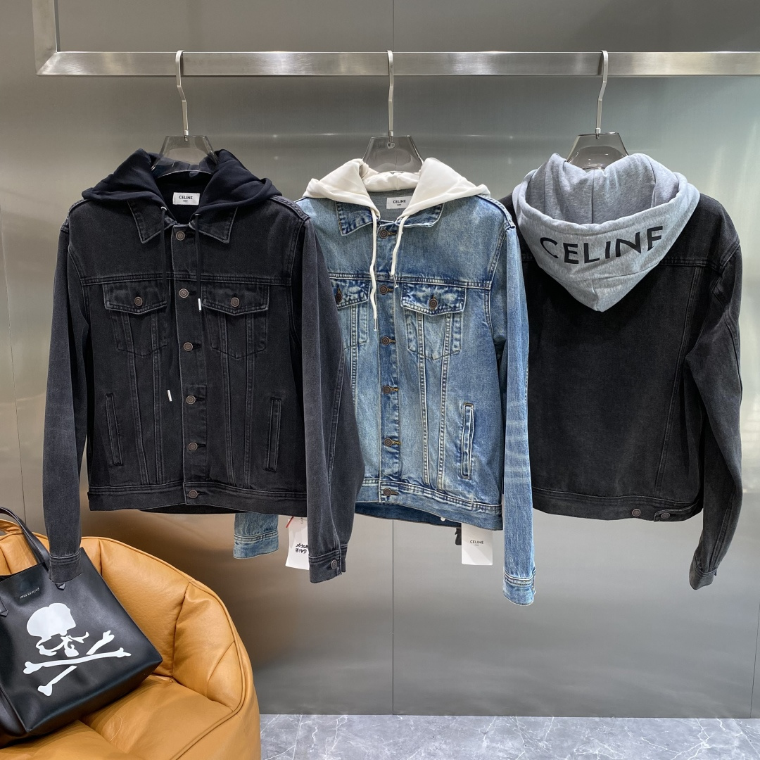 NO:506594,'Saijia' CELINE letter printed hooded denim jacket is made of cotton fabric, with a very good texture, very thick to the touch, soft but not stiff, not the kind of light and untextured material, and is also very wear-resistant! The hat is decorated with letter printing and is decorated with digital printing machine to accurately print the pattern on the clothes. The color is restored with a very high degree of color, clear edges, and there will be no blur! It will not fade or crack any time it is washed, and it can always be kept bright! The hooded design, the connection between the hat and the clothes is sewn naturally, without that stiff feeling, the lining inside the hat is also very comfortable, and it will not tuck the neck, and can be matched with multiple types of clothing to create a fashionable look, customized auxiliary materials, complete three standards, the same style for men and women!  S-XL the next day, celine, celine, jackets & coats, hats, alexander wang19860909《赛家》 CELINE赛琳字母印花连帽牛仔外套 采用棉质面料制作,质感特别好,摸起来很厚实,柔软而不僵硬,不是那种轻飘飘没质感的料子,还很耐磨! 帽子上饰以字母印花 点缀,采用数码印花机,精准地把图案印在衣服上,色彩还原度超高,边缘清晰,不会有模糊的情况! 洗多少次都不容易掉色、开裂,能一直保持鲜艳! 连帽的设计,帽子和衣服的连接处缝得很自然,没有那种生硬的感觉,帽子里面的内衬也很舒服,不会扎脖子,能与多类型服饰搭配营造时尚造型,定制辅料,三标齐全,男女同款！S-XL隔天,,celine,celine,jackets & coats,hats,alexander wang,Men's clothing