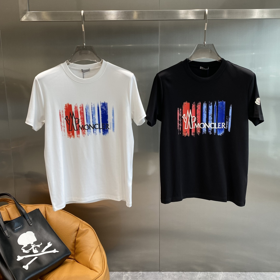 NO:506545,'Mengjia' 2025ss autumn and winter new products, fashionable casual base, single wear round neck casual basic high-end worsted short sleeves, comfortable and warm!  Anti-pilling does not irritate the skin, can be worn close to the body, luxurious and classic elements design!  There is no too much complex craft. What you play is the fusion of design and material. Simple European style. A must-have for autumn and winter. Counter size M-3XL the next day, T-shirt, alexander wang19860909《蒙家》 2025ss秋冬新品时尚休闲打底单穿圆领休闲基础高档精纺短袖 舒适保暖！抗起球不刺激皮肤,可贴身穿,奢华经典元素设计！没有过多复杂的工艺 玩的就是设计与材质的融合 简约的欧风 秋冬季必备 专柜尺码M-3XL隔天,,T-shirt,alexander wang,Men's clothing