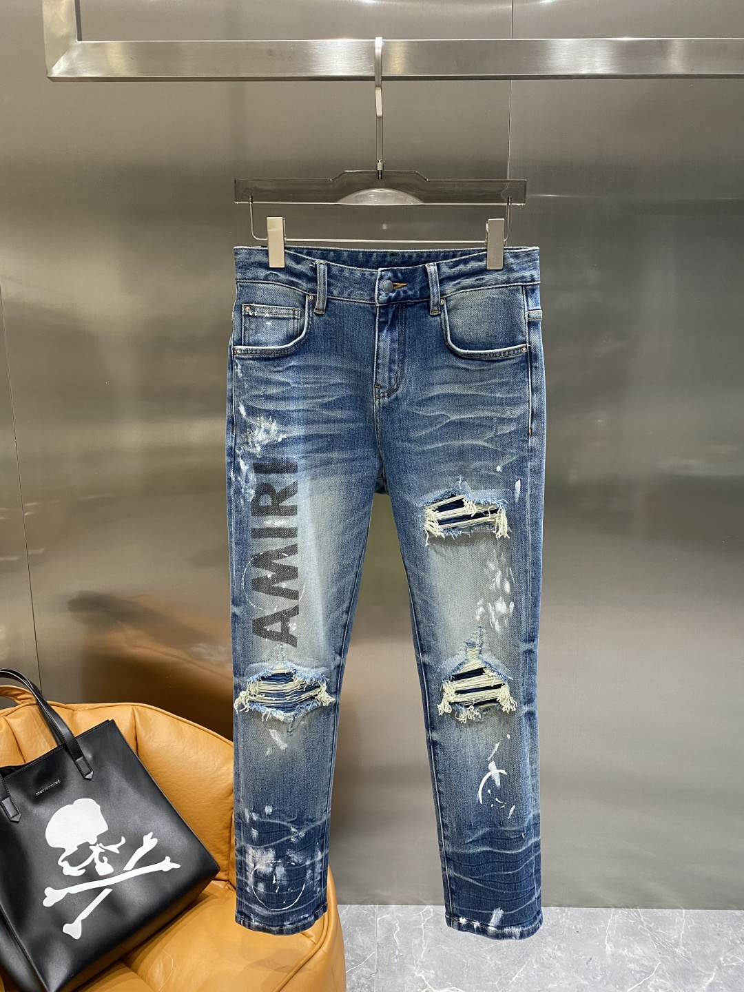NO:507992,'AMIRI Home' 2025ss new original single hot jeans super customized original hardware super heavy industry craftsmanship excellent style, impeccable details!  The style is not picky, the workmanship is high-end, the super good goods are not waiting for everyone, please start quickly, size 29-36 the next day, amiri, jeans, alexander wang19860909《AMIRI家》 2025ss新款原单爆款牛仔裤 超级定制款 原版五金 超级重工工艺 版型超赞,细节做工无可挑剔！款式不挑人,做工高档,超强好货不等人,看中赶紧下手,尺码29-36隔天,,amiri,jeans,alexander wang,Men's clothing