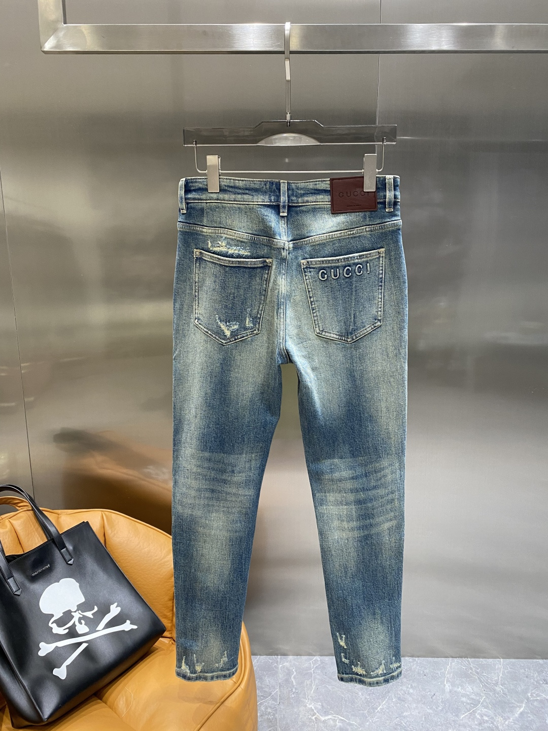 NO:507987,'Gujia' GUCCI Guqi 2025ss new original single hot jeans super customized original hardware super heavy industry craftsmanship excellent style, impeccable details!  The style is not picky, the workmanship is high-end, the super good goods are not waiting for everyone, please start quickly, size 29-36 the next day, gucci, gucci, jeans, alexander wang19860909《古家》 GUCCI古奇 2025ss新款原单爆款牛仔裤 超级定制款 原版五金 超级重工工艺 版型超赞,细节做工无可挑剔！款式不挑人,做工高档,超强好货不等人,看中赶紧下手,尺码29-36隔天,,gucci,gucci,jeans,alexander wang,Men's clothing