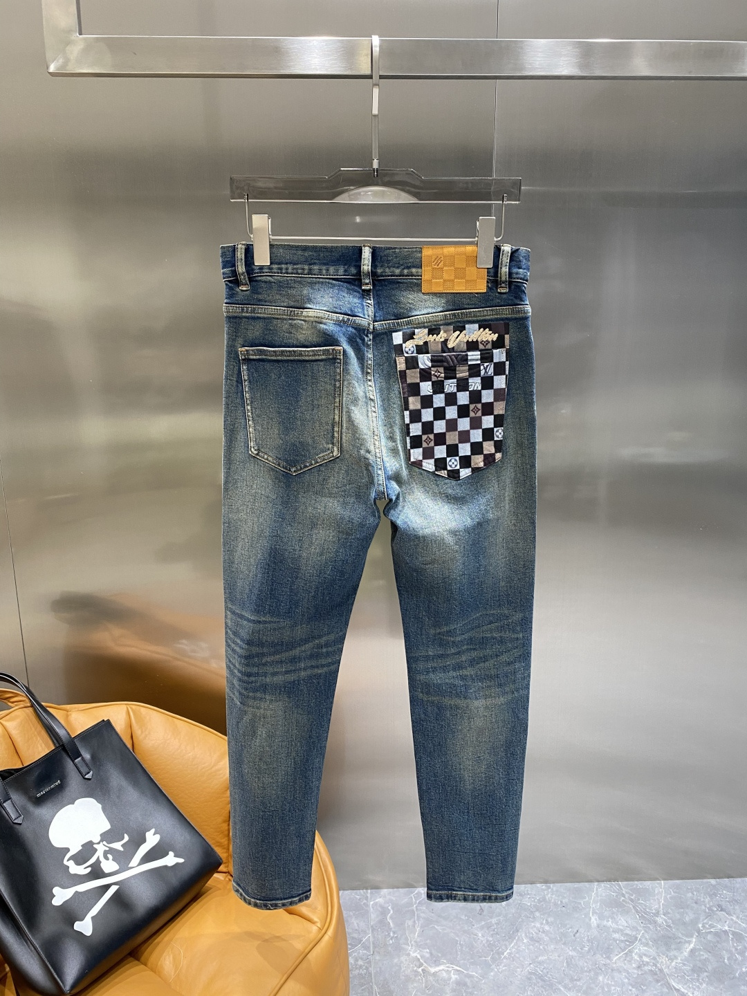 NO:507976,'Donkey Family' 2025 men's casual jeans, top quality!  Channel orders are sold simultaneously on the official website!  !  Original customized denim cotton material!  Suitable for casual/formal outfits ~ the best for daily commuting!  !  Size 29-36 the next day, louis vuitton,louis vuitton,jeans,alexander wang19860909《驴家》 2025款男士休闲牛仔裤,顶级品质！渠道订单,官网同步出售！！原厂订制牛仔全棉材质！适合休闲/正装各种搭配～日常通勤的极品！！尺码29-36隔天,,louis vuitton,louis vuitton,jeans,alexander wang,Men's clothing