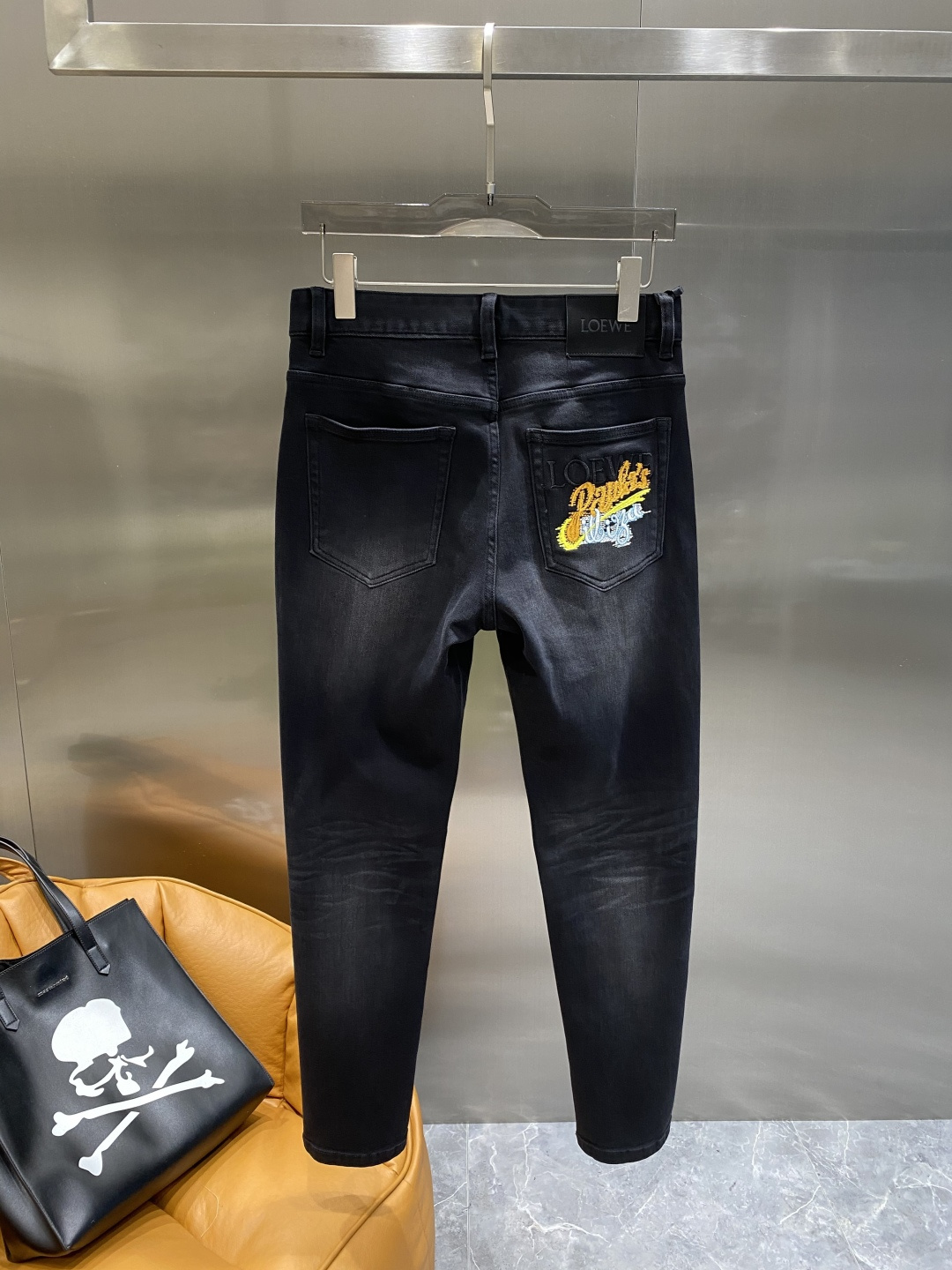 NO:507970,'Luo Family' 2025 men's casual jeans, top quality!  Channel orders are sold simultaneously on the official website!  !  Original customized denim cotton material!  Suitable for casual/formal outfits ~ the best for daily commuting!  !  Size 29-36 the next day, loewe, jeans, alexander wang19860909《罗家》 2025款男士休闲牛仔裤,顶级品质！渠道订单,官网同步出售！！原厂订制牛仔全棉材质！适合休闲/正装各种搭配～日常通勤的极品！！尺码29-36隔天,,loewe,jeans,alexander wang,Men's clothing