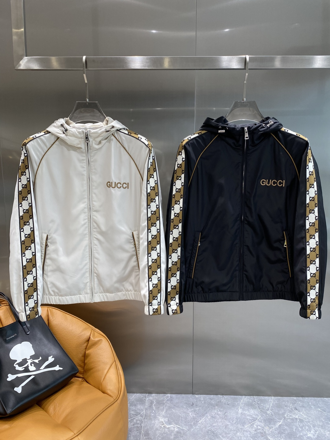 NO:507993,'The Gu Family' 25ss latest product, classic jacket, handsome and stylish design!  A versatile must-have item, a fashionable brand, which can easily create a cool and handsome atmosphere, full of high-end feel, and is particularly eye-catching in the low-key and fashionable design. The loose style is versatile and can be controlled by any figure!  Original custom imported memory silk fabric is light and breathable!  A full set of mold opening hardware accessories. The workmanship quality depends on the details!  Size M-3XL three-standard complete the next day, gucci, jackets & coats, jackets & coats, alexander wang19860909《古家》 25ss最新品 经典夹克外套,设计帅气有型！百搭必备单品,时尚潮牌, 轻松营造酷帅氛围感 ,高级感满满,在低调又时髦设计特别吸睛,宽松版型百搭人,任何身材都能驾驭！原版定制进口记忆丝面料质感轻盈透气！全套开模五金配件.做工品质看细节！ 尺码M-3XL 三标齐全隔天,,gucci,jackets & coats,jackets & coats,alexander wang,Men's clothing