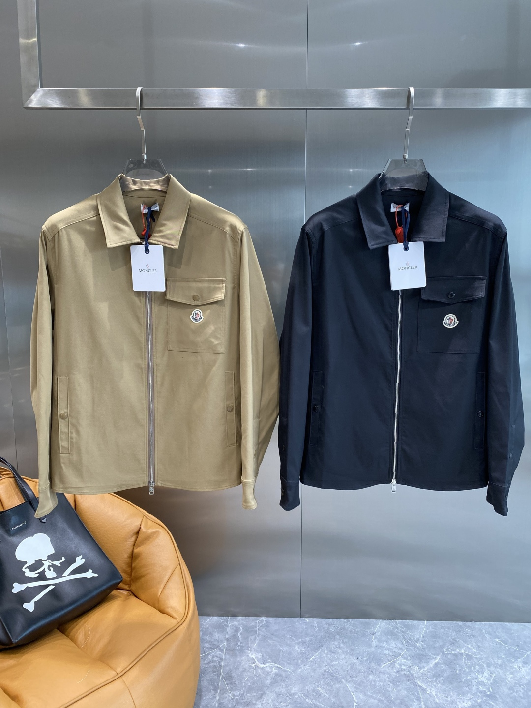 NO:507998,'Mengjia' 25ss latest product, classic jacket, handsome and stylish design!  A versatile must-have item, a fashionable and fashionable brand, easily creates a cool and handsome atmosphere, full of high-end feel, and is particularly eye-catching in the low-key and fashionable contrasting design. The loose style is versatile and can be controlled by any figure!  Original custom imported memory silk fabric is light and breathable!  A full set of mold opening hardware accessories. The workmanship quality depends on the details!  Size S-XL the next day, Jackets & coats, Jackets & coats, Alexander wang19860909《蒙家》 25ss最新品 经典夹克外套,设计帅气有型！百搭必备单品,时尚潮牌, 轻松营造酷帅氛围感 ,高级感满满,在低调又时髦撞色设计特别吸睛,宽松版型百搭人,任何身材都能驾驭！原版定制进口记忆丝面料质感轻盈透气！全套开模五金配件.做工品质看细节！ 尺码S-XL隔天,,jackets & coats,jackets & coats,alexander wang,Men's clothing