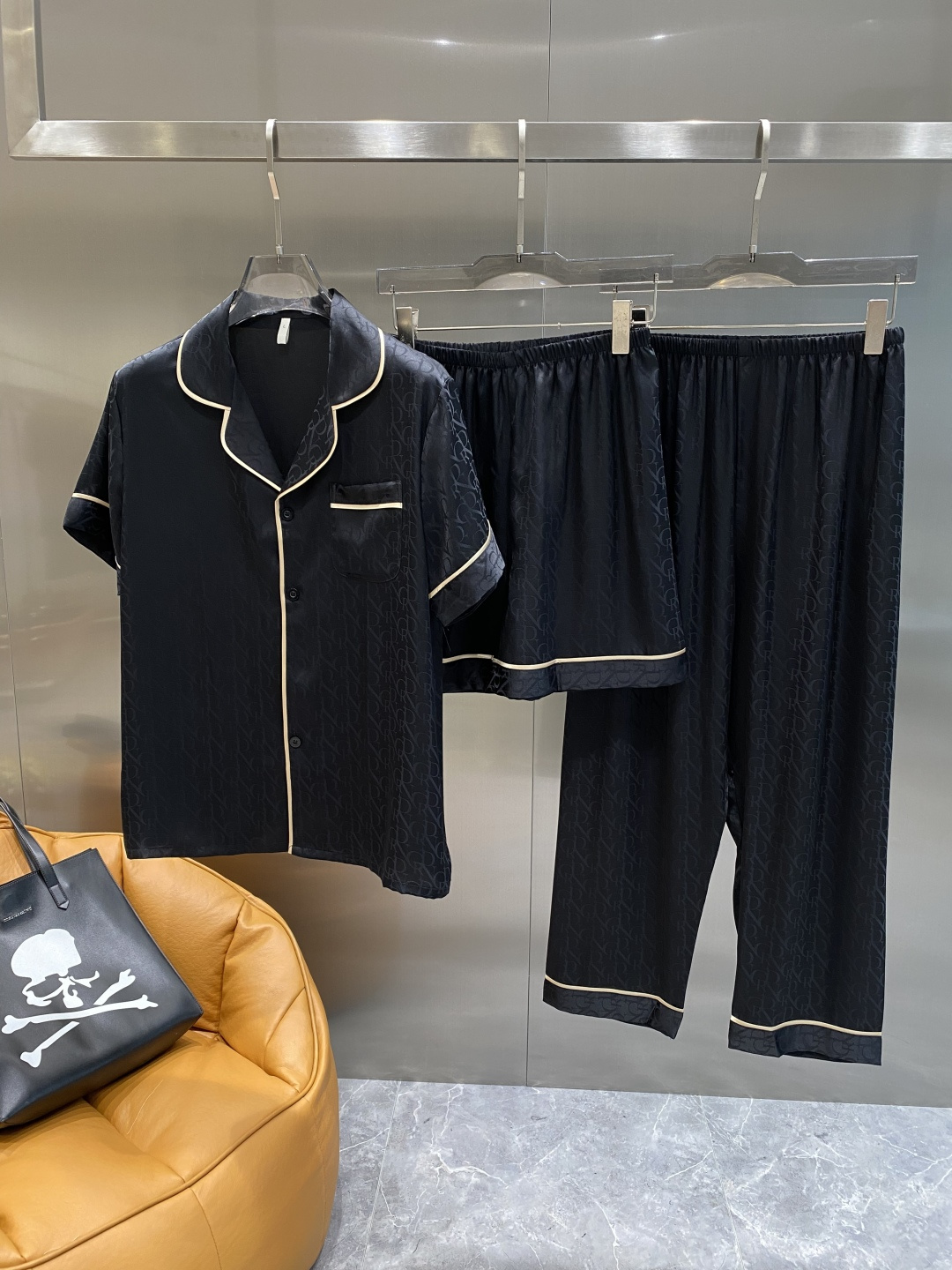 NO:517543,'Dijia' 2025 luxury casual pajamas three-piece set Set High-order silk silk fabric upgrade process upgrade Home clothing High-order Russian silk fabric skin friendly and comfortable skin-friendly and comfortable Home essentials Silk products must not be machine-washed, men and women same style Recommended Hand washing or laundry bag washing Number M-3XL the next day, dior, real silk, alexander wang19860909《迪家》 2025奢华休闲睡衣三件套 套装 高订天绸丝面料升级工艺升级 家居服 高定俄罗丝面料亲肤轻柔舒适 家居必备 真丝产品切勿机洗,男女同款 建议 手洗或者洗衣袋洗 码数M-3XL隔天,,dior,real silk,alexander wang,Men's clothing