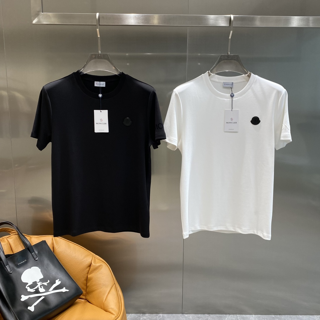 NO:509742,'Mengjia' 2025's latest autumn and winter short-sleeved T-shirt, handsome and fashionable, top-grade patterned letter logo on the chest, simple and versatile style. Fabric cotton is not only crisp, maintains a fashionable silhouette, but also comfortable to wear, and the yarn is more delicate, and the next day, T-shirt,tees, t-shirt,alexander wang19860909《蒙家》 2025最新款秋冬短袖T恤,帅气时尚,胸口顶级图案字母logo,简约百搭款.面料棉 不仅挺括,保持潮流的廓形,又穿着舒适,纱织更细腻,码数M-3XL 隔天,,T-shirt,tees，t-shirt,alexander wang,Men's clothing