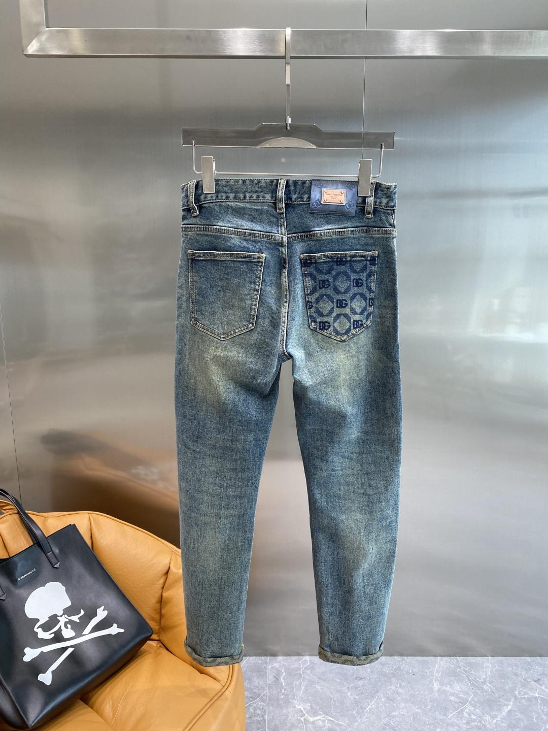 NO:517525,'DG Home' 2025 autumn and winter new models are available in stock, original single hot jeans are super customized, original hardware, super heavy industry technology, excellent version, impeccable details!  The style is not picky, it is very high-end, and the good products are not waiting for everyone. Take a look at it and start quickly. Size 29-36 the next day, gucci, jeans, alexander wang19860909《DG家》 2025秋冬新款现货上市,原单爆款牛仔裤超级定制款,原版五金,超级重工工艺,版型超赞细节做工无可挑剔！款式不挑人,特别高档,好货不等人,看中赶紧下手,尺码29-36隔天,,gucci,jeans,alexander wang,Men's clothing