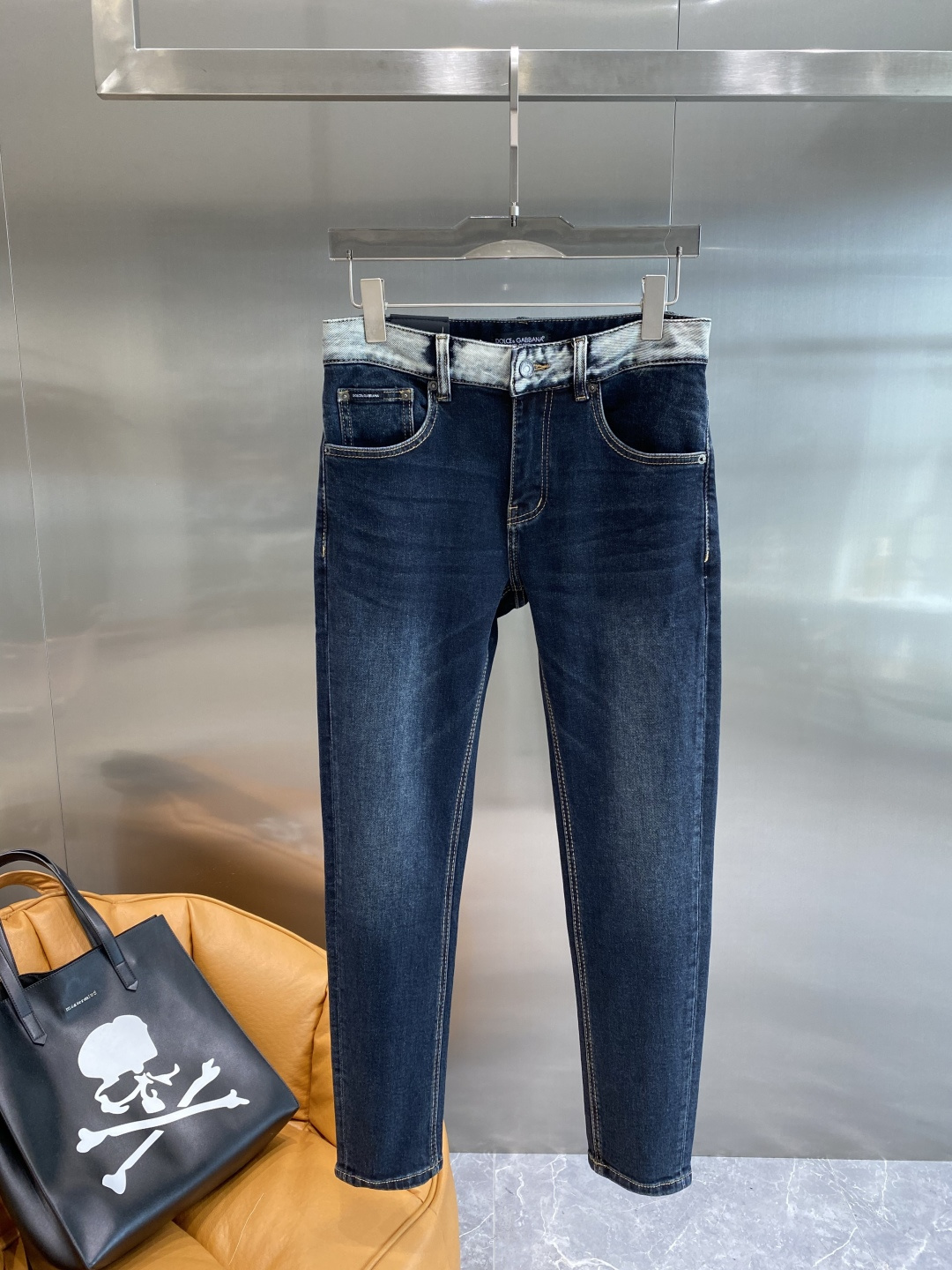 NO:517537,'DG Home' 2025ss new original single hot jeans super customized original hardware super heavy industry craftsmanship excellent style, impeccable details!  The style is not picky, the workmanship is high-end, the super good goods are not waiting for everyone, please start quickly, size 29-36 the next day, gucci, jeans, alexander wang19860909《DG家》 2025ss新款原单爆款牛仔裤 超级定制款 原版五金 超级重工工艺 版型超赞,细节做工无可挑剔！款式不挑人,做工高档,超强好货不等人,看中赶紧下手,尺码29-36隔天,,gucci,jeans,alexander wang,Men's clothing