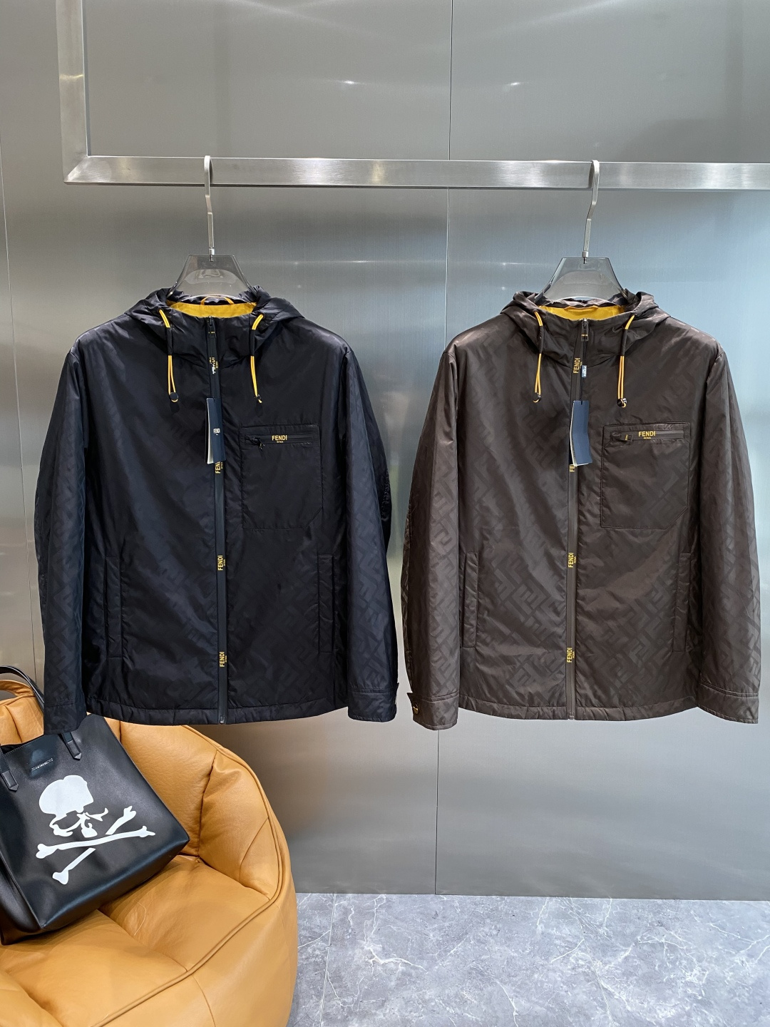 NO:510244,'Fenjia' 2025ss early autumn new jacket jacket Fendi casual jacket!  The latest top official website original list, comfortable to wear, super texture, sports and casual thin jacket!  A must-have for travel, long wear, the overall design is fashionable and simple, and the zippered placket is designed with edges!  Symbolizes the highest quality of the brand, and the original single brand classic eternal!  Accept any kind of test!  Size M~XXXL the next day, fendi,fendi, jackets & coats, jackets & coats, alexander wang19860909《芬家》 2025ss早秋新款夹克外套 芬迪休闲外套！最新顶尖官网原单,穿着舒适 质感超强 运动休闲薄款夹克外套！出行必备,穿着时间长,整体设计时尚而简洁,拉链门襟处包边设计！象征了品牌至高的品质,原单大牌经典永恒！接受任何形式的考验！ 尺码M～XXXL隔天,,fendi,fendi,jackets & coats,jackets & coats,alexander wang,Men's clothing