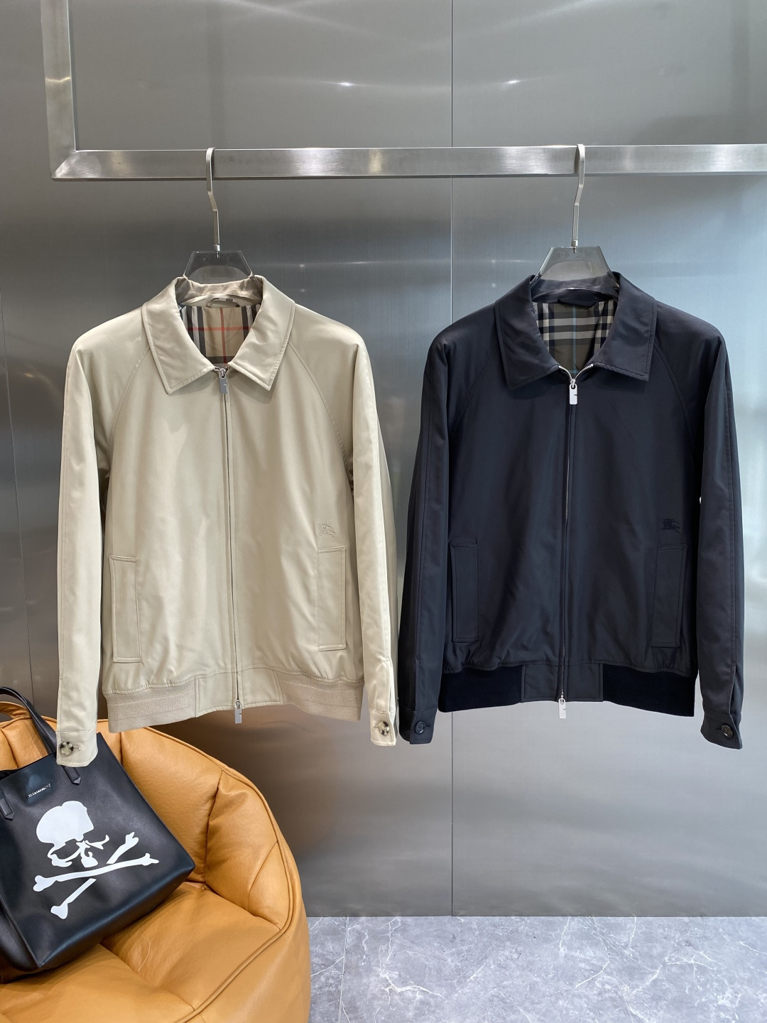 NO:510259,'Ba Family' Burberry Family The same style on the official website, complete with three specifications!  2025 new men's jacket, fashionable and casual high-end version!  Customized fabrics for counters are breathable and comfortable, with impeccable details, and the brand element design concept reflects high quality. The feel is delicate and soft!  It is casually cut, with a great upper body style!  Code number XS-XL the next day, burberry, burberry, jackets & coats, jackets & coats, alexander wang19860909《巴家》 巴宝莉家 官网同款,三标齐全！2025新款男士夹克外套,时尚休闲高端版本！专柜定制面料 透气舒适度高,细节无可挑剔,品牌元素设计理念,体现高品质.手感细腻柔软！呈现休闲裁剪,上身版型超赞！码数XS-XL隔天,,burberry,burberry,jackets & coats,jackets & coats,alexander wang,Men's clothing