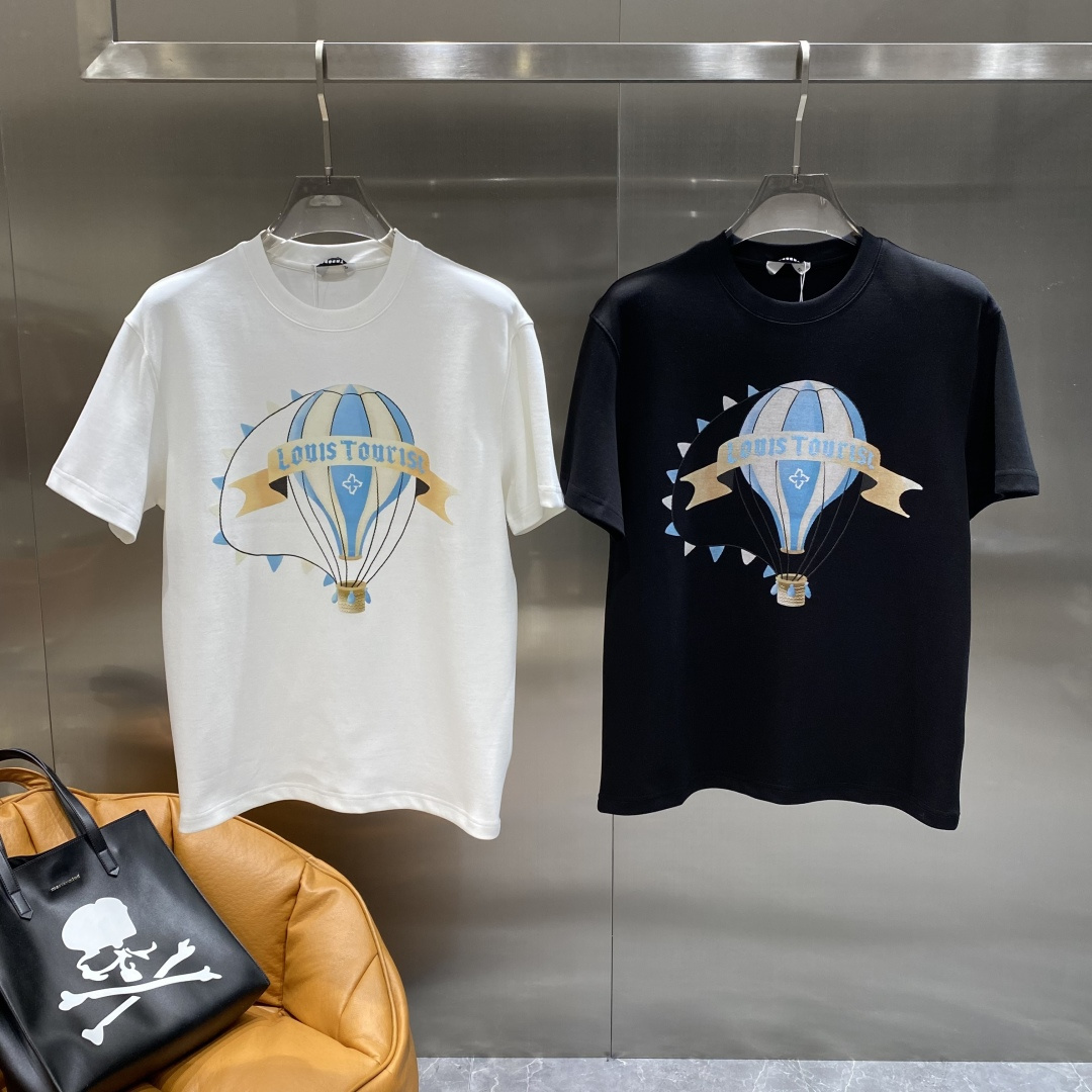 NO:513102,'Donkey Family' 2025 new first-time counter latest short-sleeved round-neck T-shirt, high-end customization, avant-garde and fashionable design!  Brand logo heavy craft design, high-end customized mercerated long cotton fabric, soft feel, comfortable to wear, exquisite counter-level car line, fine workmanship, invincible and handsome upper body effect!  A must-have item for handsome men!  Count M-3XL The next day, louis vuitton,louis vuitton,t-shirt,tees,t-shirt,alexander wang19860909《驴家》 2025新款首发专柜最新款短袖圆领T恤 高端订制 设计前卫时尚！品牌logo重工艺设计 高端定制丝光长绒棉面料.手感柔软.穿着舒适.专柜级别精致车线.做工精细.上身效果无敌帅气！型男必备单品！ 码数M-3XL 隔天,,louis vuitton,louis vuitton,T-shirt,tees，t-shirt,alexander wang,Men's clothing