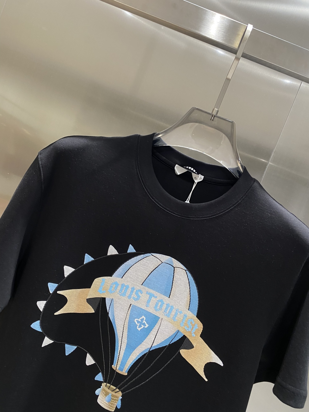 《𝙉𝙚𝙬🤍🖤驴家》
2025新款首发专柜最新款短袖圆领T恤 高端订制 设计前卫时尚！品牌logo重工艺设