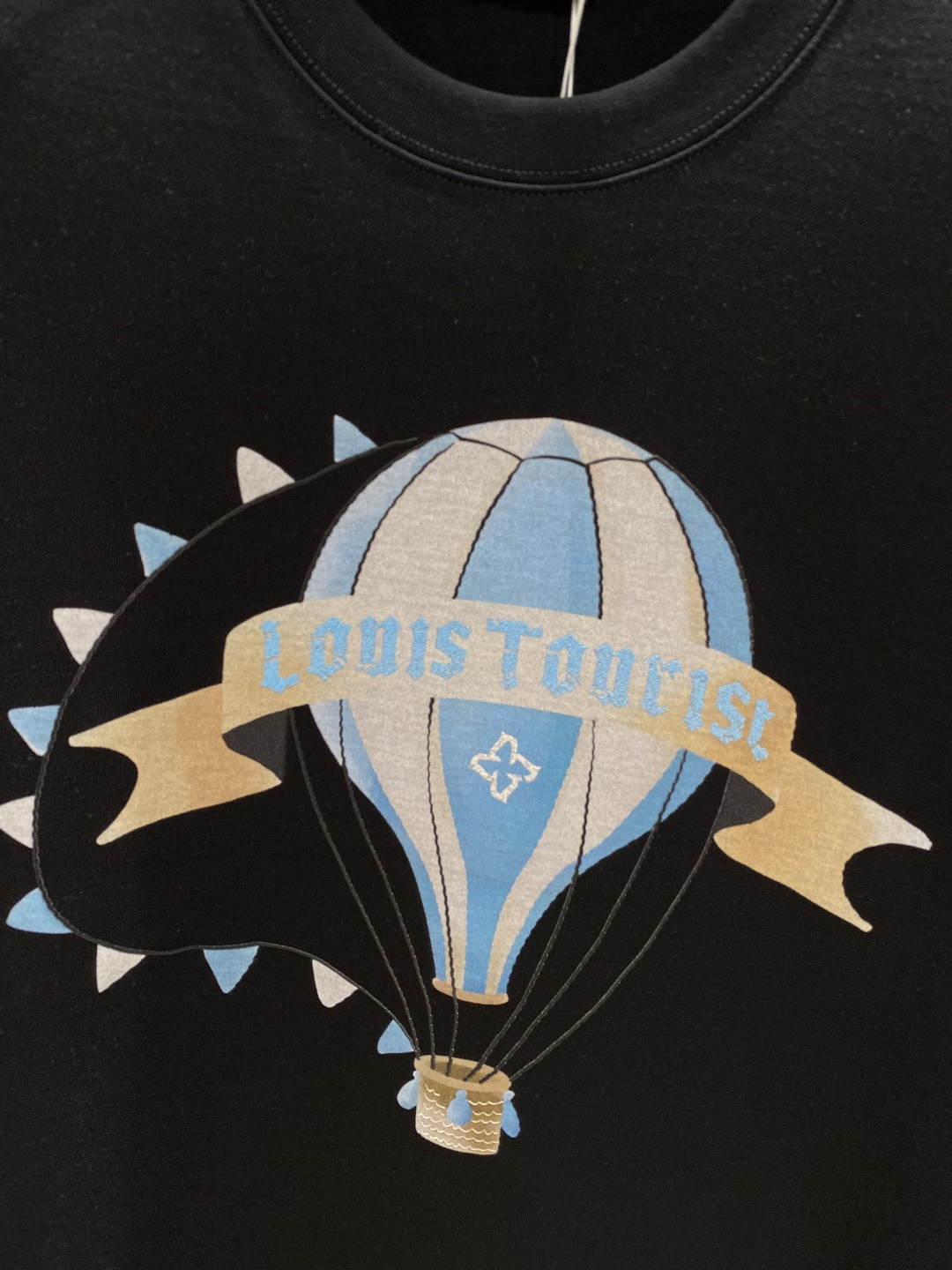 《𝙉𝙚𝙬🤍🖤驴家》
2025新款首发专柜最新款短袖圆领T恤 高端订制 设计前卫时尚！品牌logo重工艺设