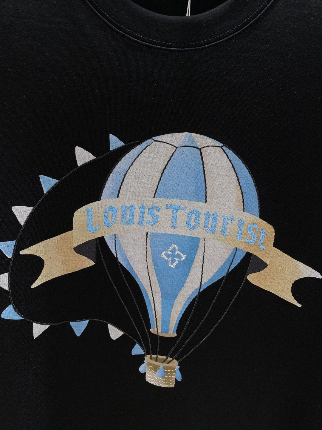 《𝙉𝙚𝙬🤍🖤驴家》
2025新款首发专柜最新款短袖圆领T恤 高端订制 设计前卫时尚！品牌logo重工艺设