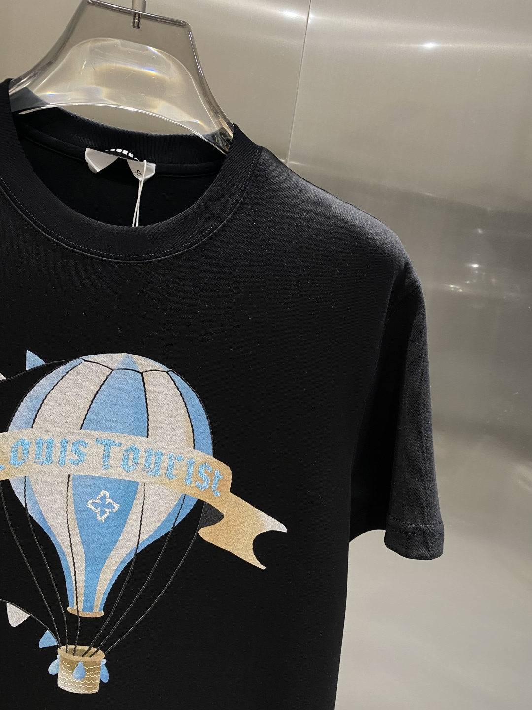 《𝙉𝙚𝙬🤍🖤驴家》
2025新款首发专柜最新款短袖圆领T恤 高端订制 设计前卫时尚！品牌logo重工艺设