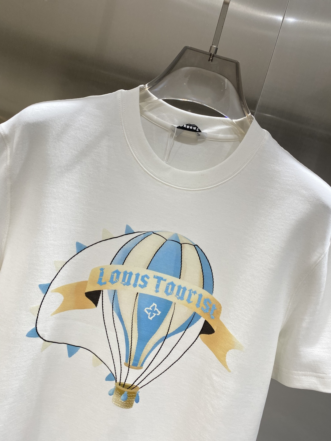 《𝙉𝙚𝙬🤍🖤驴家》
2025新款首发专柜最新款短袖圆领T恤 高端订制 设计前卫时尚！品牌logo重工艺设