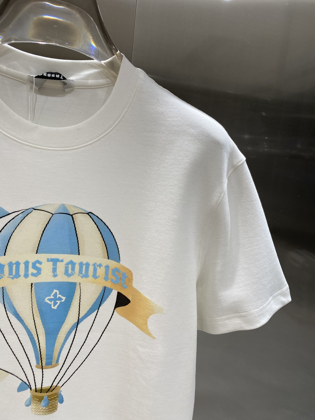 《𝙉𝙚𝙬🤍🖤驴家》
2025新款首发专柜最新款短袖圆领T恤 高端订制 设计前卫时尚！品牌logo重工艺设