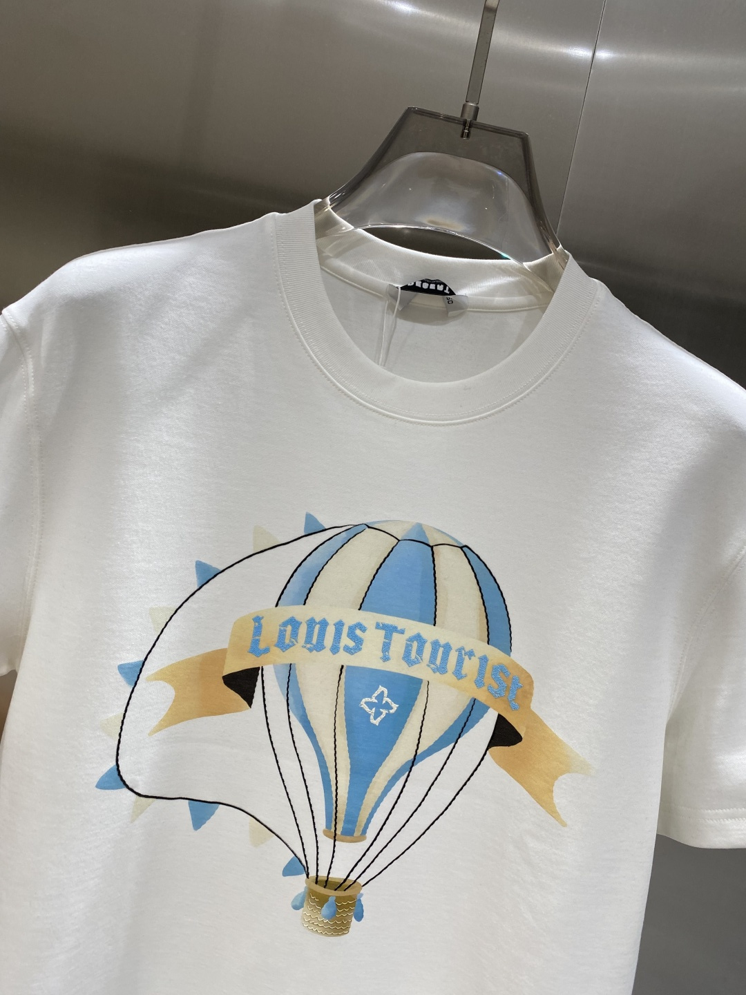 《𝙉𝙚𝙬🤍🖤驴家》
2025新款首发专柜最新款短袖圆领T恤 高端订制 设计前卫时尚！品牌logo重工艺设