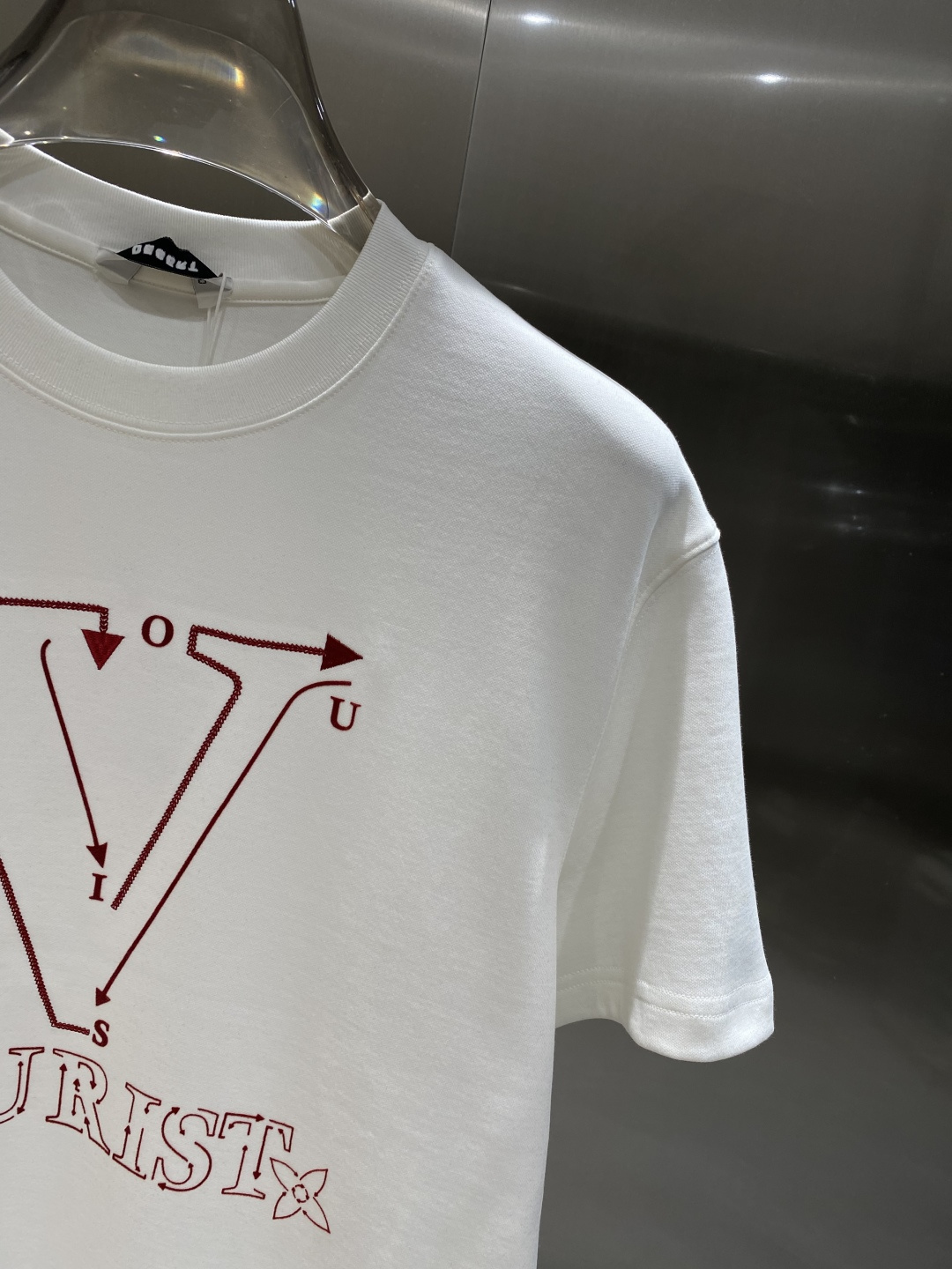 《𝙉𝙚𝙬🤍🖤驴家》
2025新款首发专柜最新款短袖圆领T恤 高端订制 设计前卫时尚！品牌logo重工艺设