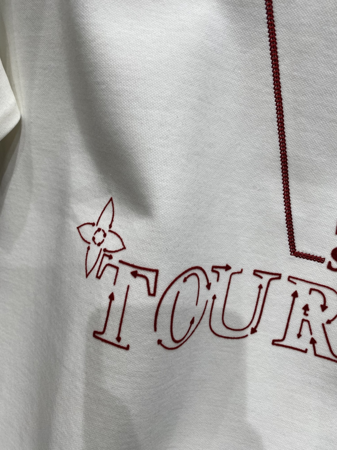 《𝙉𝙚𝙬🤍🖤驴家》
2025新款首发专柜最新款短袖圆领T恤 高端订制 设计前卫时尚！品牌logo重工艺设