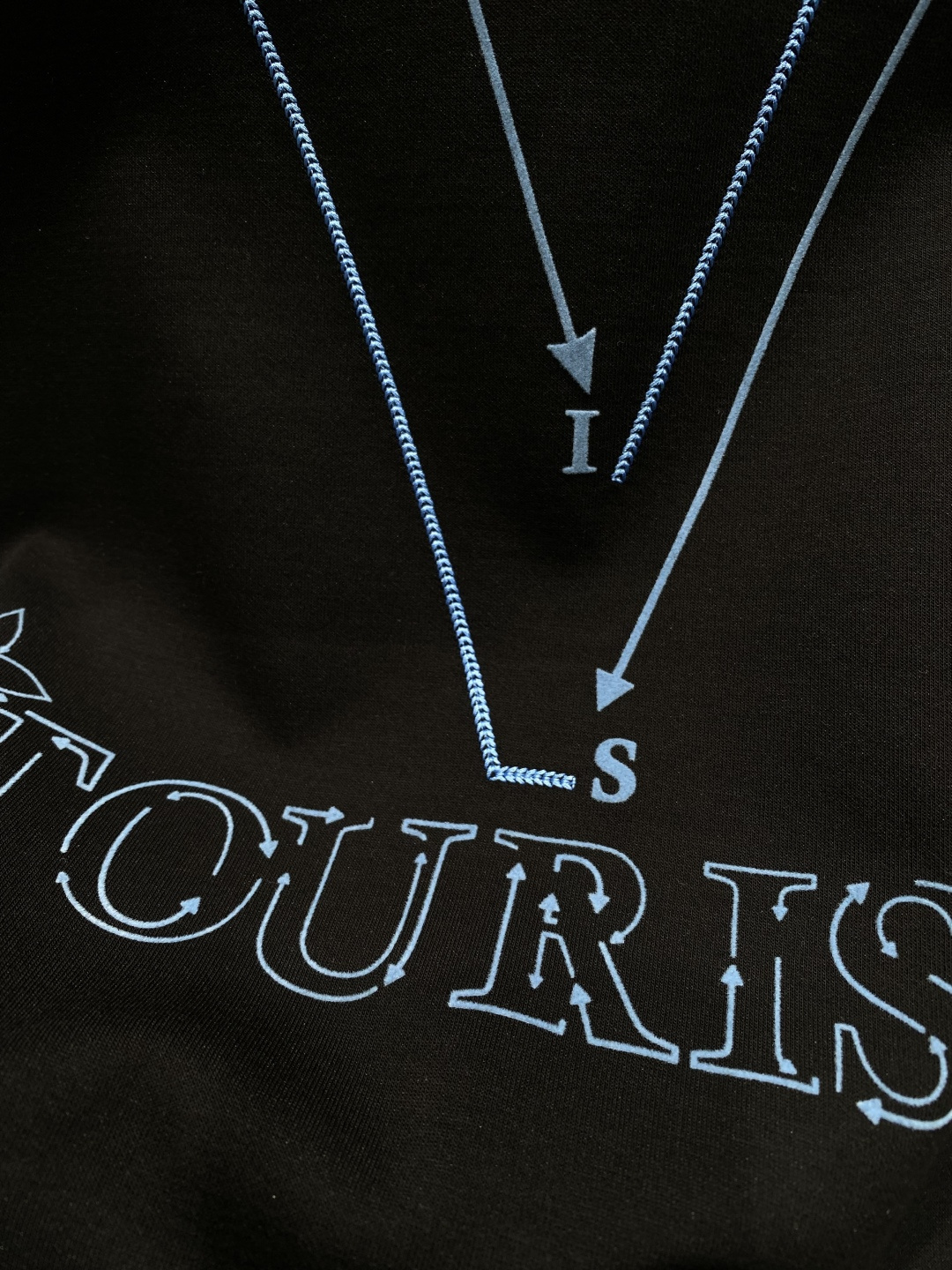 《𝙉𝙚𝙬🤍🖤驴家》
2025新款首发专柜最新款短袖圆领T恤 高端订制 设计前卫时尚！品牌logo重工艺设