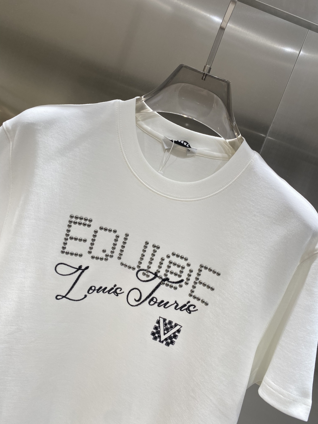 《𝙉𝙚𝙬🤍🖤驴家》
2025新款首发专柜最新款短袖圆领T恤 高端订制 设计前卫时尚！品牌logo重工艺设