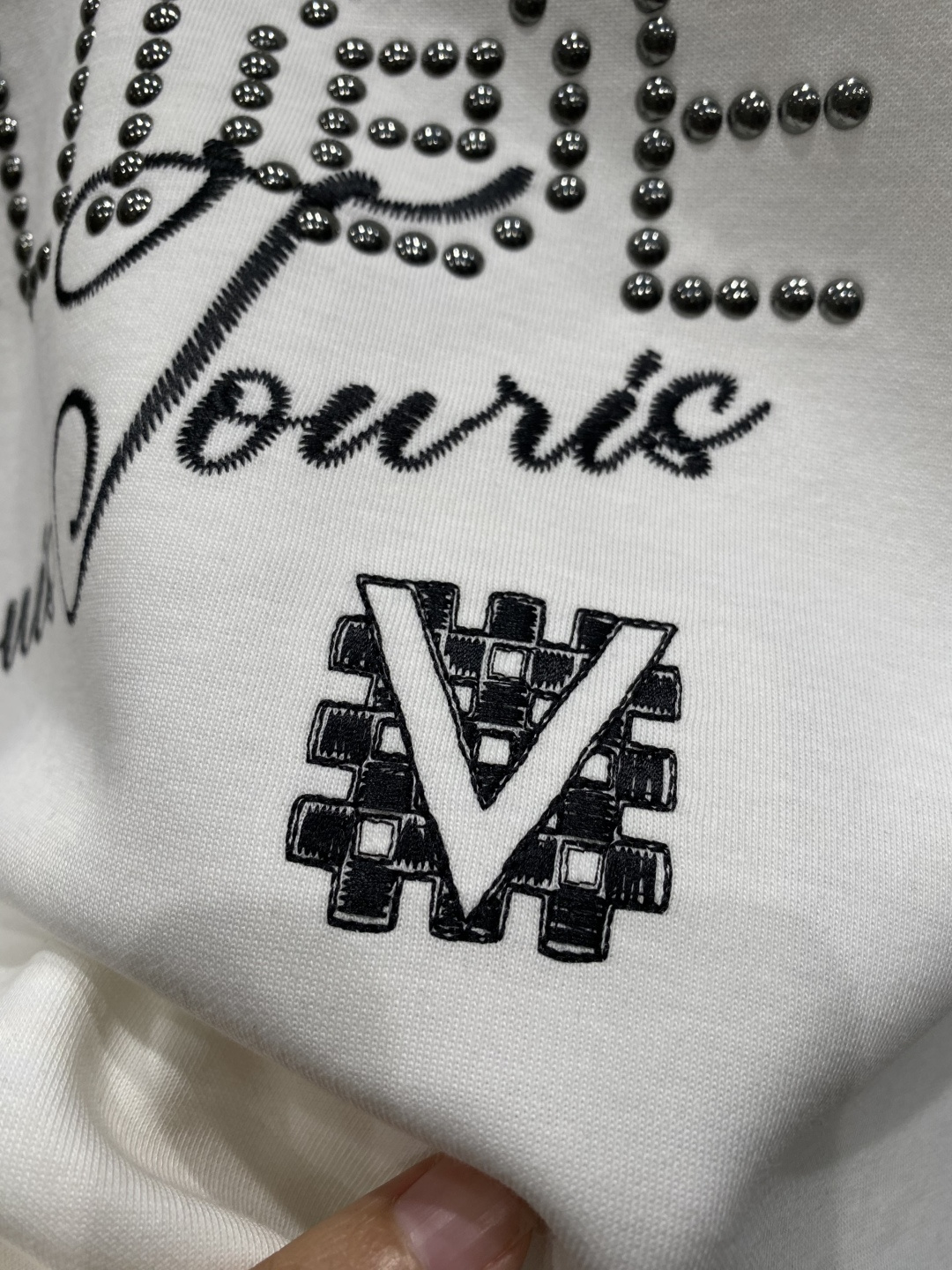 《𝙉𝙚𝙬🤍🖤驴家》
2025新款首发专柜最新款短袖圆领T恤 高端订制 设计前卫时尚！品牌logo重工艺设