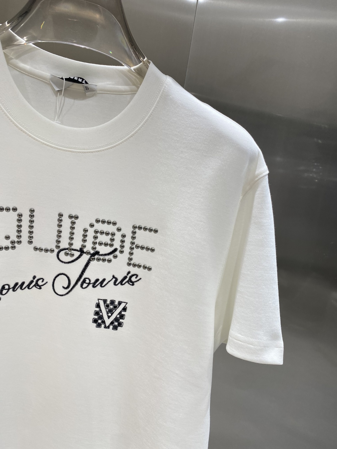 《𝙉𝙚𝙬🤍🖤驴家》
2025新款首发专柜最新款短袖圆领T恤 高端订制 设计前卫时尚！品牌logo重工艺设