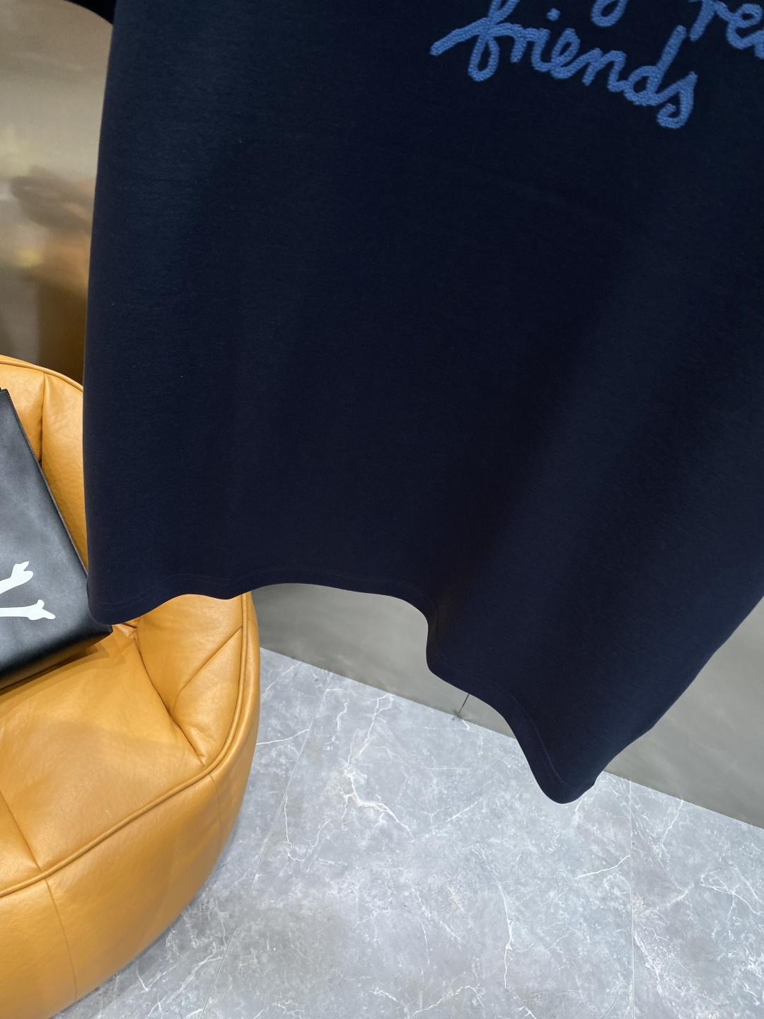 《𝙉𝙚𝙬🤍🖤迪家》
2025新款首发专柜最新款短袖圆领T恤 高端订制 设计前卫时尚！品牌logo重工艺设