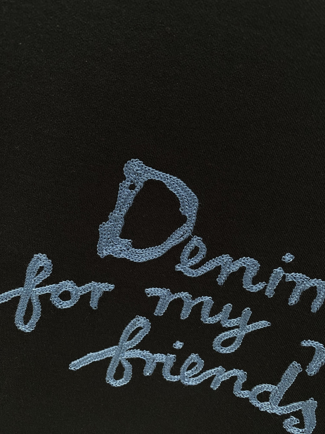 《𝙉𝙚𝙬🤍🖤迪家》
2025新款首发专柜最新款短袖圆领T恤 高端订制 设计前卫时尚！品牌logo重工艺设