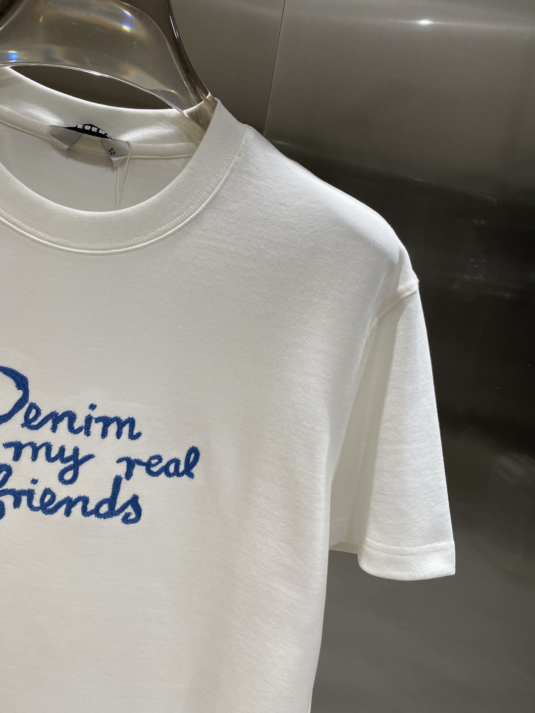 《𝙉𝙚𝙬🤍🖤迪家》
2025新款首发专柜最新款短袖圆领T恤 高端订制 设计前卫时尚！品牌logo重工艺设