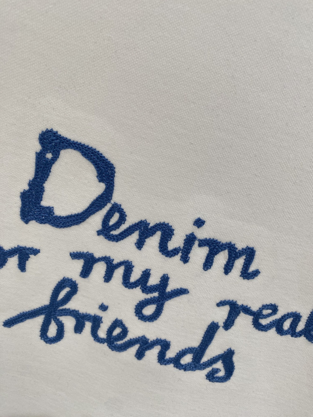 《𝙉𝙚𝙬🤍🖤迪家》
2025新款首发专柜最新款短袖圆领T恤 高端订制 设计前卫时尚！品牌logo重工艺设