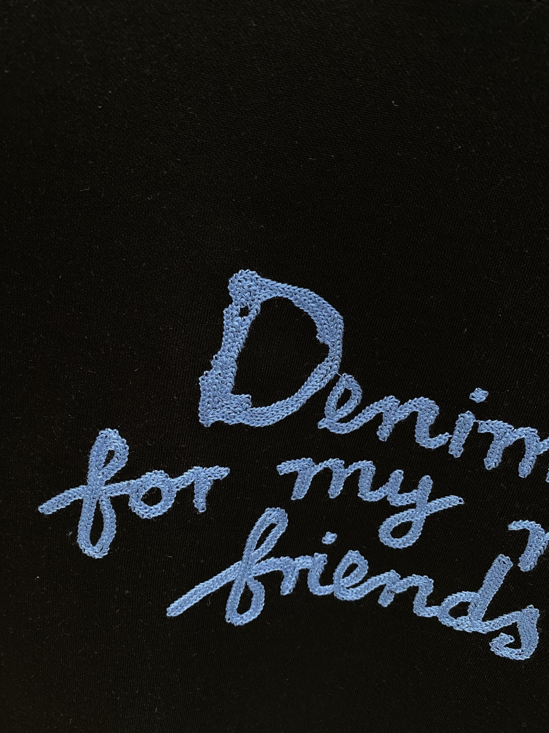 《𝙉𝙚𝙬🤍🖤迪家》
2025新款首发专柜最新款短袖圆领T恤 高端订制 设计前卫时尚！品牌logo重工艺设