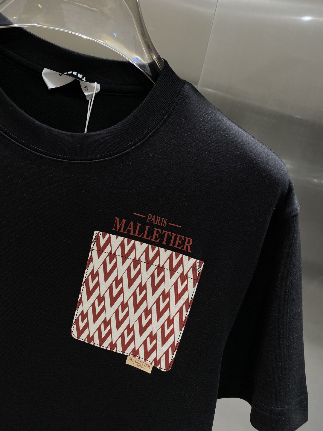 《𝙉𝙚𝙬🤍🖤驴家》
2025新款首发专柜最新款短袖圆领T恤 高端订制 设计前卫时尚！品牌logo重工艺设