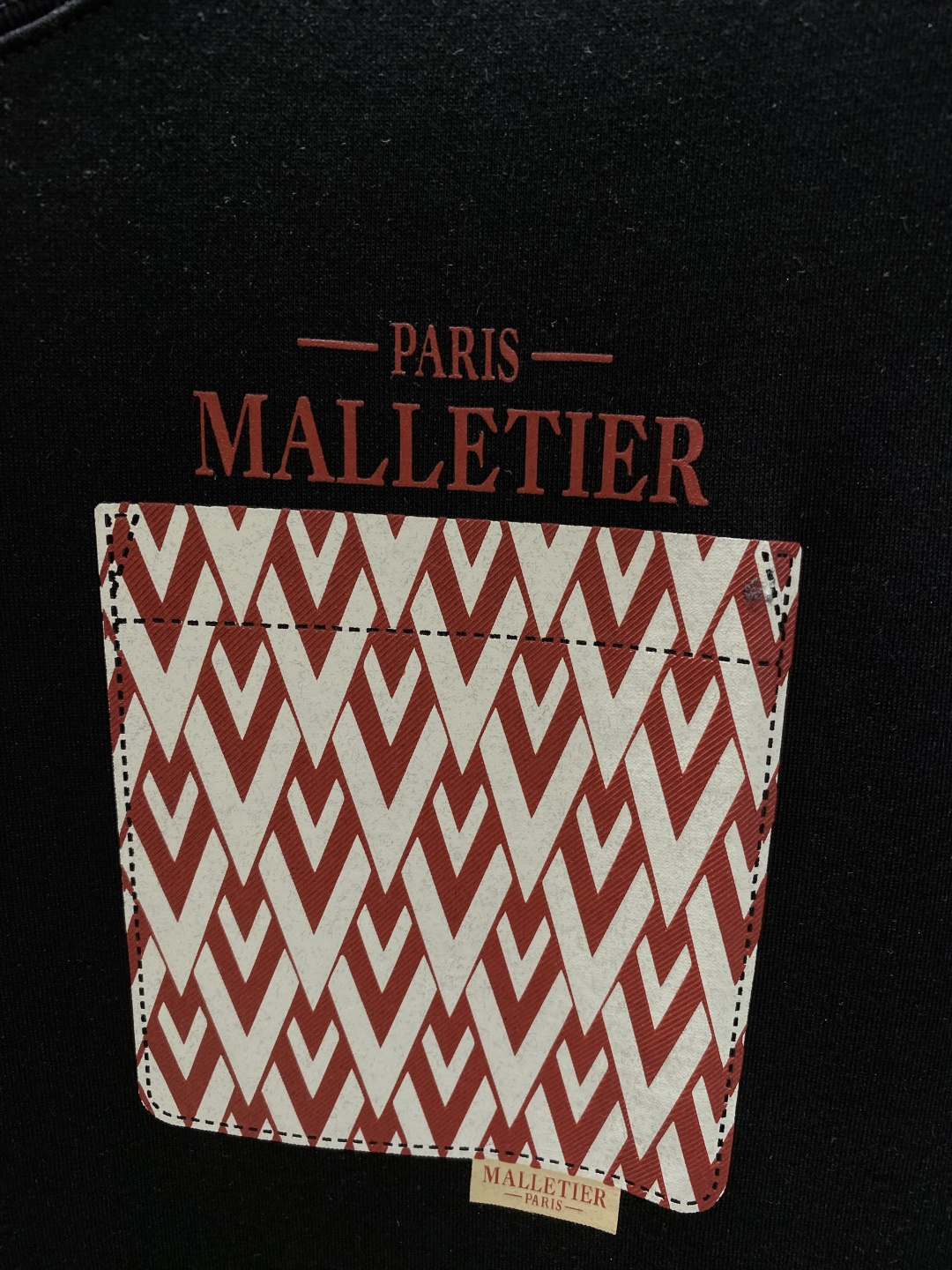 《𝙉𝙚𝙬🤍🖤驴家》
2025新款首发专柜最新款短袖圆领T恤 高端订制 设计前卫时尚！品牌logo重工艺设