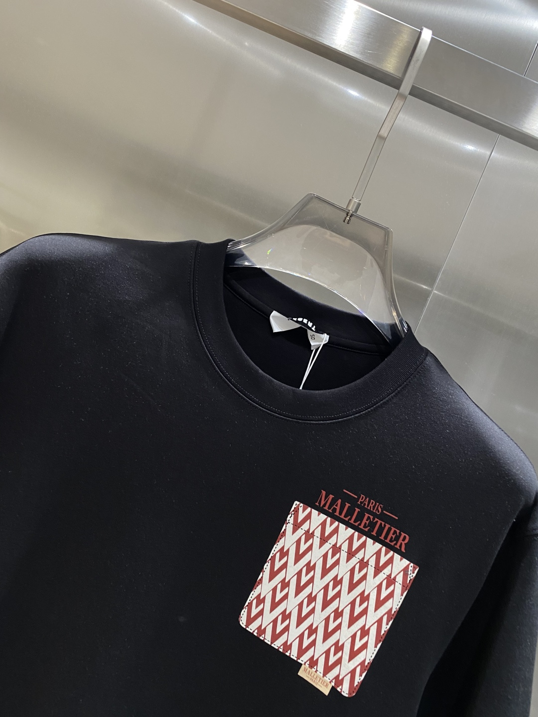 《𝙉𝙚𝙬🤍🖤驴家》
2025新款首发专柜最新款短袖圆领T恤 高端订制 设计前卫时尚！品牌logo重工艺设