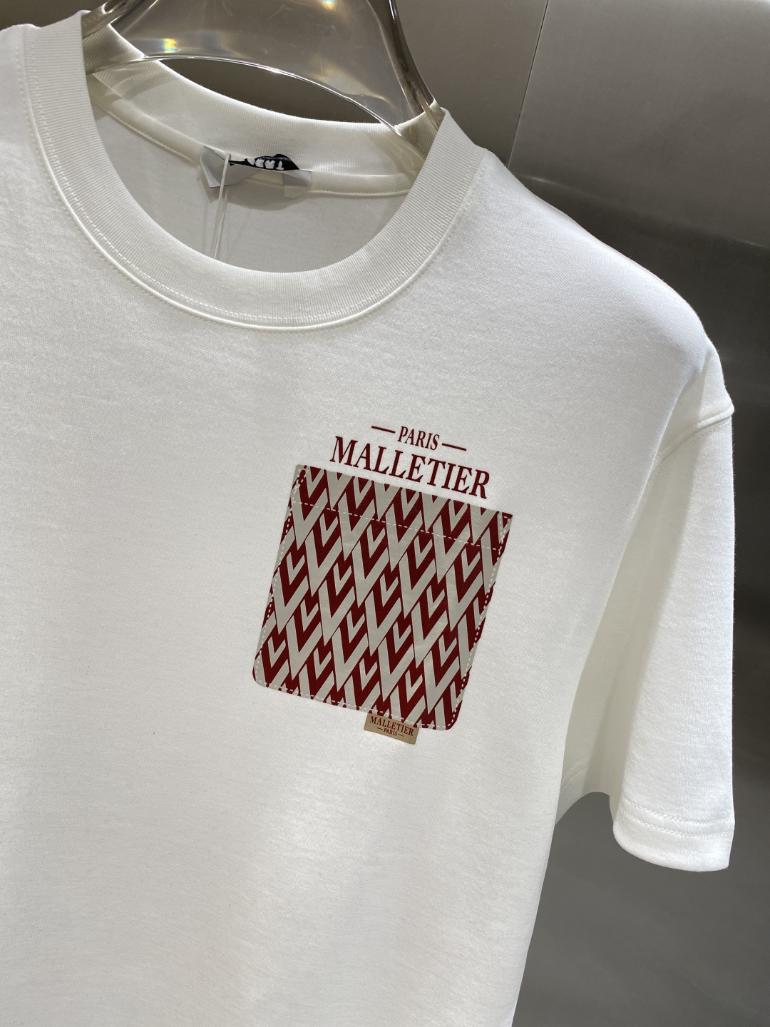 《𝙉𝙚𝙬🤍🖤驴家》
2025新款首发专柜最新款短袖圆领T恤 高端订制 设计前卫时尚！品牌logo重工艺设