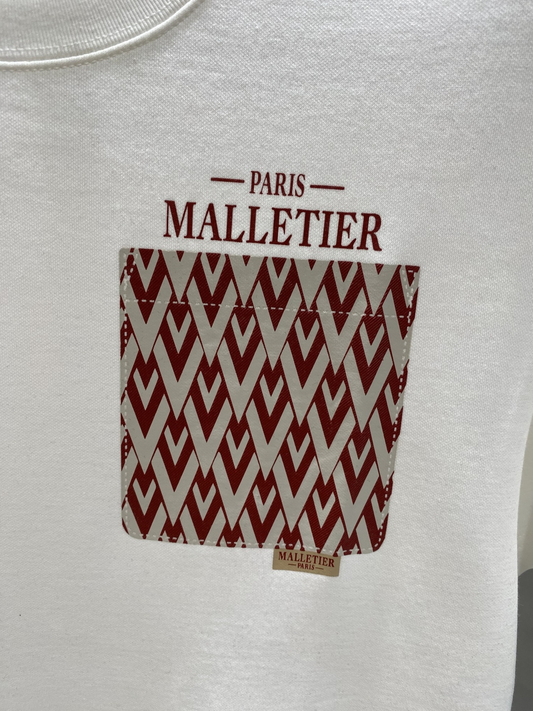 《𝙉𝙚𝙬🤍🖤驴家》
2025新款首发专柜最新款短袖圆领T恤 高端订制 设计前卫时尚！品牌logo重工艺设