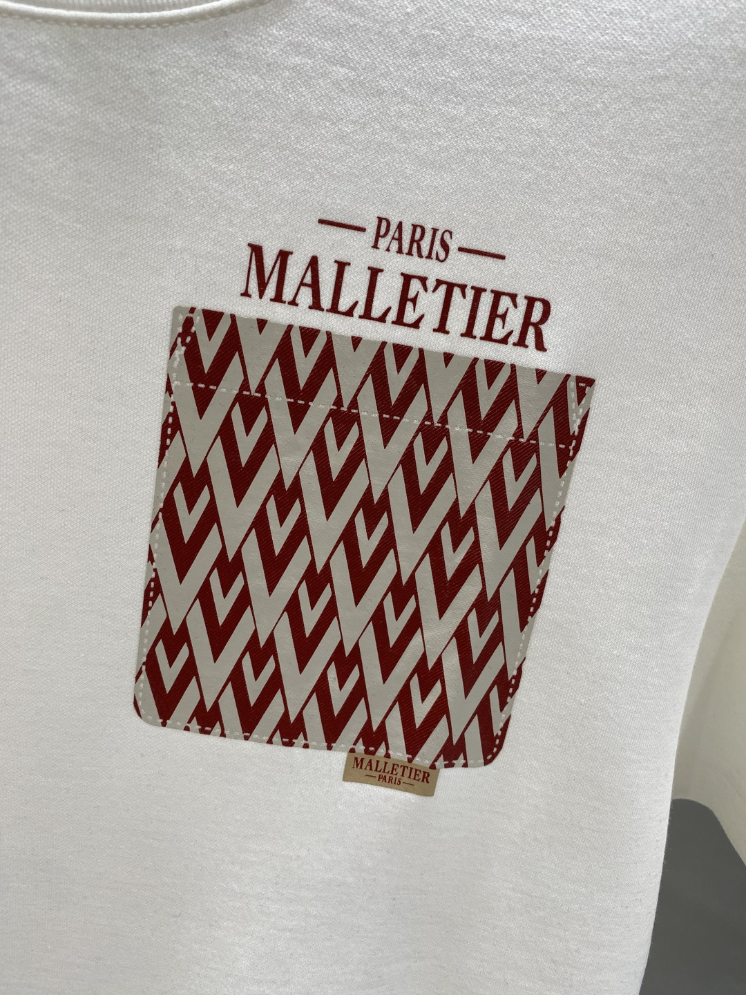 《𝙉𝙚𝙬🤍🖤驴家》
2025新款首发专柜最新款短袖圆领T恤 高端订制 设计前卫时尚！品牌logo重工艺设