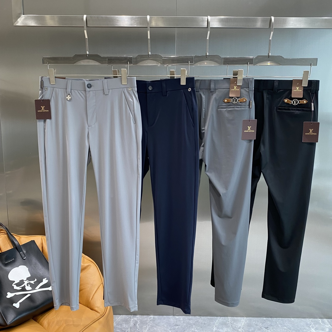 NO:513078,'Donkey Family' 2025 Trousers Elegant and capable!  The pants are slim in style, smooth lines, which can well modify the legs, allowing you to show a confident posture in the office. The waist design is simple and elegant, the buttons are exquisite, and it is convenient to put on and take off. The pockets on both sides are practical and beautiful, and the details show the quality. The fabric is crisp and textured, and the draping feels great. It is not easy to wrinkle after sitting for a long time. 29-36 The next day, ,louis vuitton, louis vuitton, alexander wang19860909《驴家》 2025西裤 优雅干练两不误！裤子版型修身,线条流畅,能很好地修饰腿部线条,让你在办公室也能展现出自信的姿态.腰部设计简洁大方,纽扣精致,穿脱方便又舒适.两侧的口袋实用又美观,细节之处尽显品质 .面料挺括有质感,垂坠感很棒,久坐也不易起皱29-36隔天,,louis vuitton,louis vuitton,alexander wang,Men's clothing
