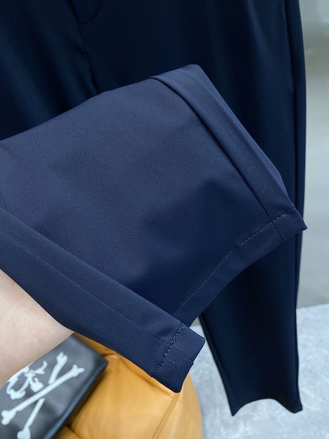 《𝙉𝙚𝙬🤍驴家》
2025西裤 优雅干练两不误！裤子版型修身，线条流畅，能很好地修饰腿部线条，让你在办公