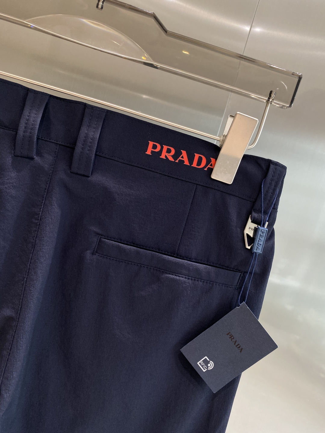 《𝙉𝙚𝙬🤍🖤普家》
2025西裤 优雅干练两不误！裤子版型修身，线条流畅，能很好地修饰腿部线条，让你在办