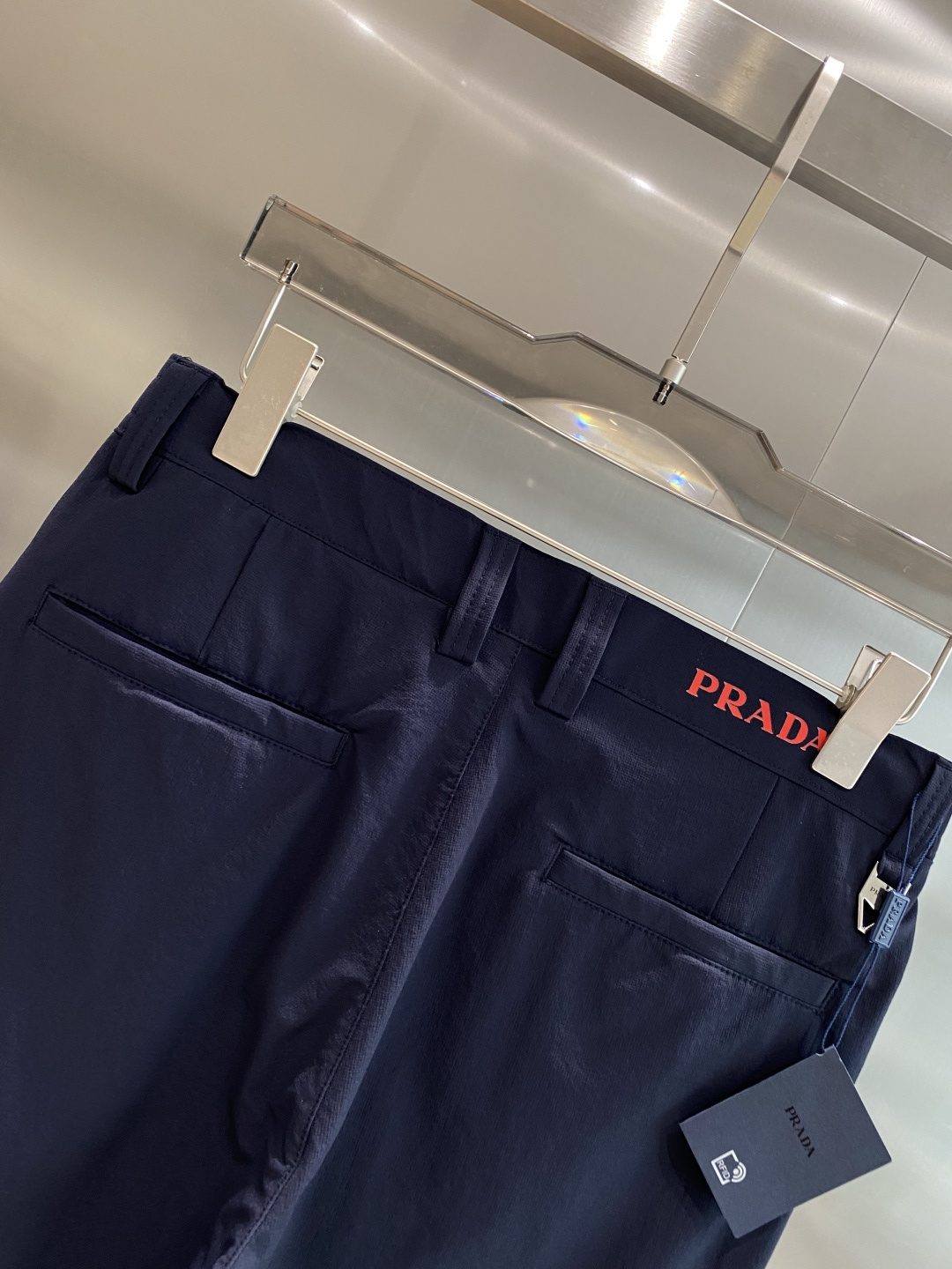 《𝙉𝙚𝙬🤍🖤普家》
2025西裤 优雅干练两不误！裤子版型修身，线条流畅，能很好地修饰腿部线条，让你在办