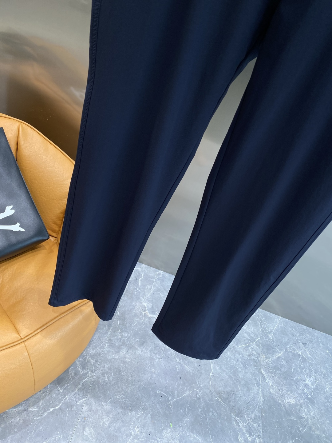 《𝙉𝙚𝙬🤍🖤普家》
2025西裤 优雅干练两不误！裤子版型修身，线条流畅，能很好地修饰腿部线条，让你在办