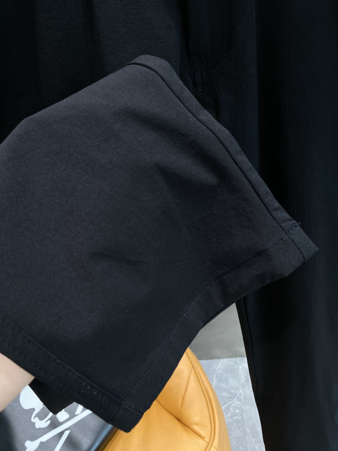 《𝙉𝙚𝙬🤍🖤普家》
2025西裤 优雅干练两不误！裤子版型修身，线条流畅，能很好地修饰腿部线条，让你在办