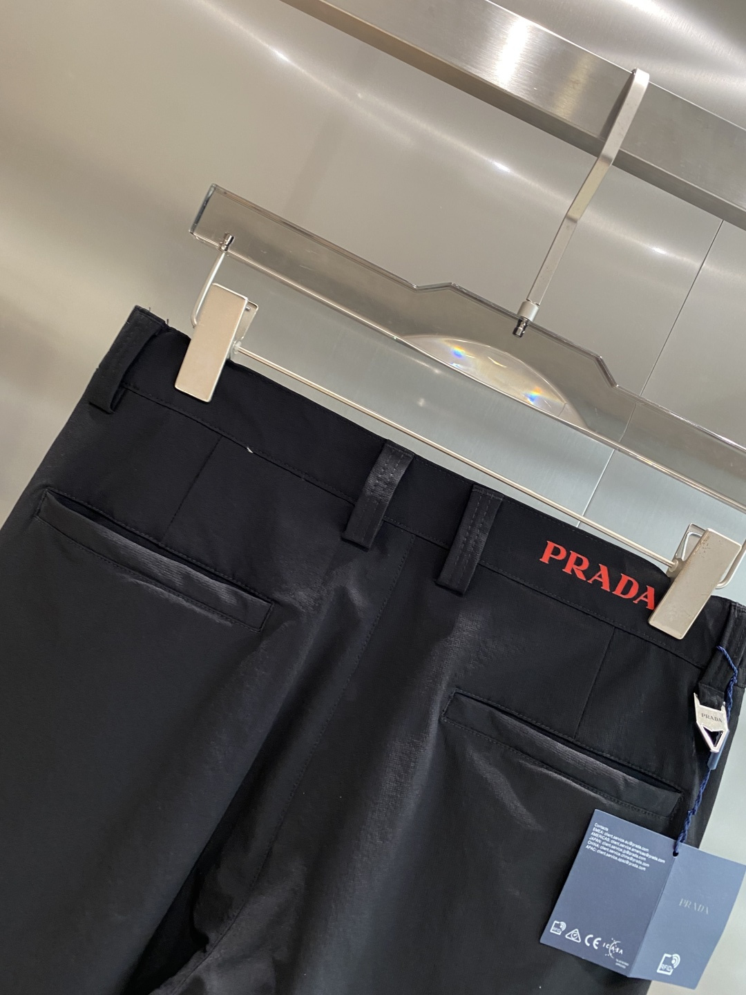 《𝙉𝙚𝙬🤍🖤普家》
2025西裤 优雅干练两不误！裤子版型修身，线条流畅，能很好地修饰腿部线条，让你在办