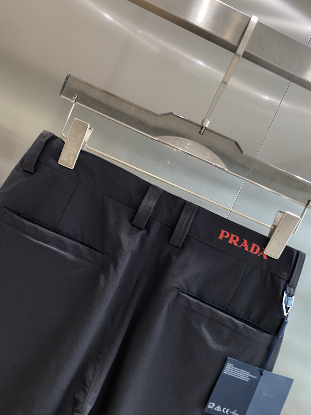 《𝙉𝙚𝙬🤍🖤普家》
2025西裤 优雅干练两不误！裤子版型修身，线条流畅，能很好地修饰腿部线条，让你在办