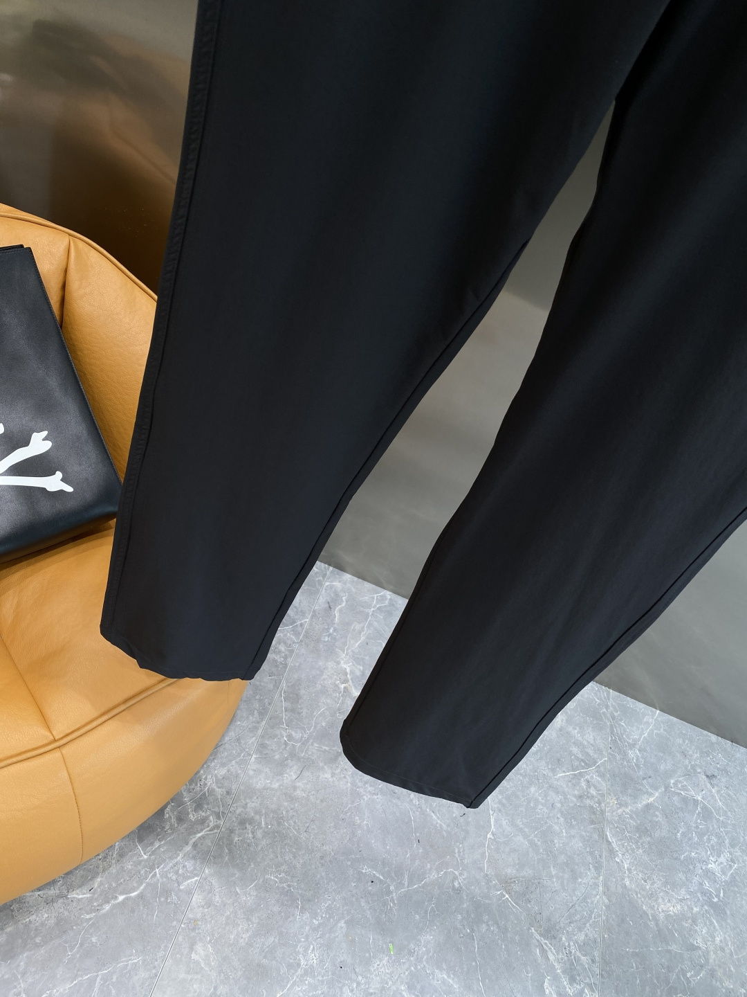 《𝙉𝙚𝙬🤍🖤普家》
2025西裤 优雅干练两不误！裤子版型修身，线条流畅，能很好地修饰腿部线条，让你在办