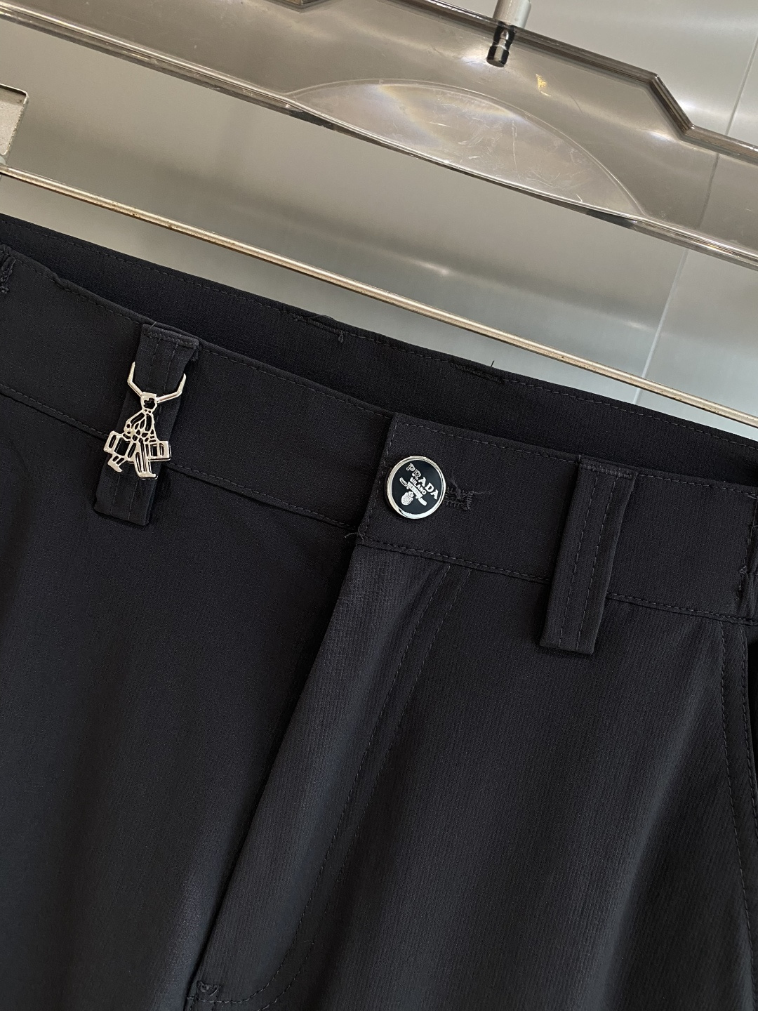 《𝙉𝙚𝙬🤍🖤普家》
2025西裤 优雅干练两不误！裤子版型修身，线条流畅，能很好地修饰腿部线条，让你在办